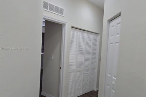 Touwnhouse à vendre à Miramar, Floride: 3 chambres, 139.54 m2 № 1890718 - photo 3