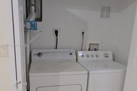 Touwnhouse à vendre à Miramar, Floride: 3 chambres, 139.54 m2 № 1890718 - photo 15