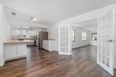 Villa ou maison à vendre à South Daytona, Floride: 5 chambres, 211.35 m2 № 1620590 - photo 4