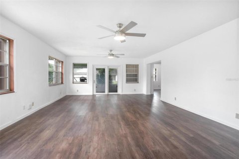 Villa ou maison à vendre à South Daytona, Floride: 5 chambres, 211.35 m2 № 1620590 - photo 6
