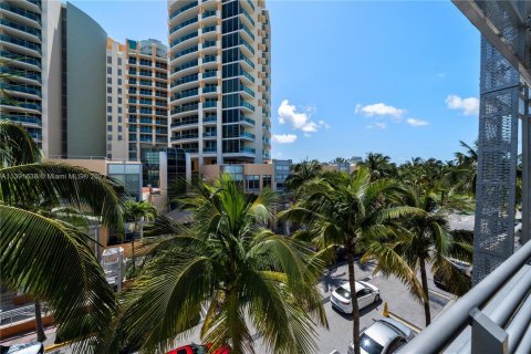 Condominio en venta en Miami Beach, Florida, 46.45 m2 № 1811525 - foto 1