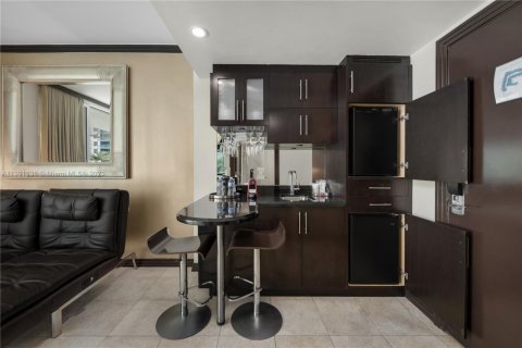 Condominio en venta en Miami Beach, Florida, 46.45 m2 № 1811525 - foto 5