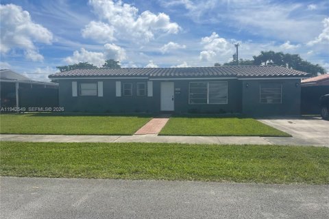 Villa ou maison à louer à Miami, Floride: 3 chambres, 148.64 m2 № 2002499 - photo 2