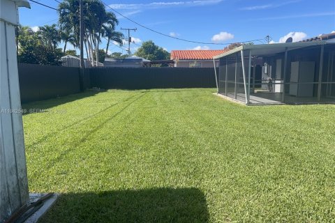 Villa ou maison à louer à Miami, Floride: 3 chambres, 148.64 m2 № 2002499 - photo 4