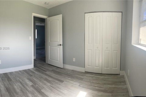 Villa ou maison à louer à Miami, Floride: 3 chambres, 148.64 m2 № 2002499 - photo 13