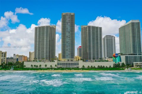 Снять в аренду кондоминиум в Халландейл-Бич, Флорида 2 спальни, 165.55м2, № 2021800 - фото 4