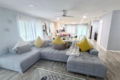 Villa ou maison à vendre à Orlando, Floride: 4 chambres, 179.21 m2 № 2322651 - photo 5