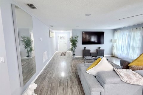 Villa ou maison à vendre à Orlando, Floride: 4 chambres, 179.21 m2 № 2322651 - photo 4