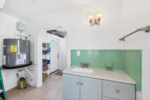 Купить виллу или дом в Энглвуд, Флорида 9 комнат, 124.86м2, № 1795812 - фото 24