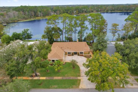 House in Orlando, Florida 4 bedrooms, 220.09 sq.m. № 1534569 - photo 1