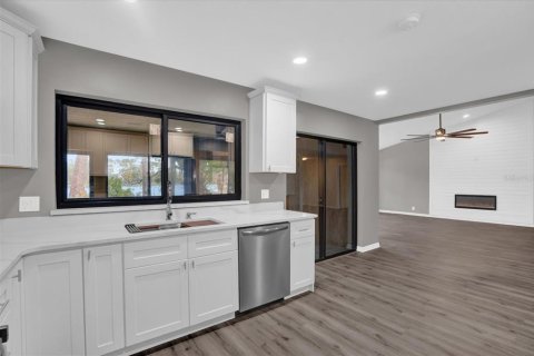 House in Orlando, Florida 4 bedrooms, 220.09 sq.m. № 1534569 - photo 5