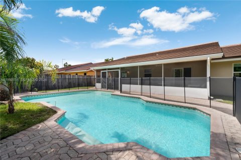 Casa en venta en Palmetto Bay, Florida, 4 dormitorios, 151.9 m2 № 2058458 - foto 24