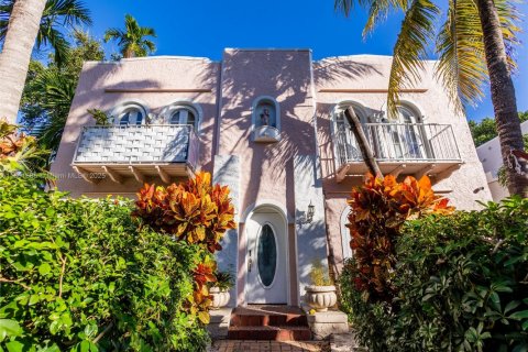 House in Miami, Florida 1 bedroom, 514.68 sq.m. № 1892447 - photo 4