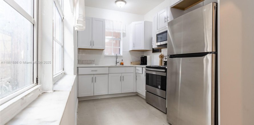 House in Miami, Florida 1 bedroom, 514.68 sq.m. № 1892447