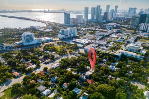 House in Miami, Florida 1 bedroom, 514.68 sq.m. № 1892447 - photo 2