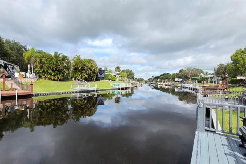 Terreno en venta en River Ranch, Florida № 1905912 - foto 1