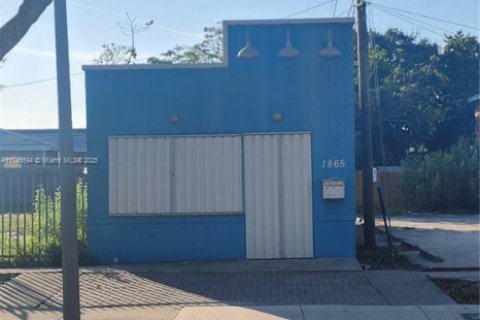 Commercial property in West Palm Beach, Florida № 1489895 - photo 2