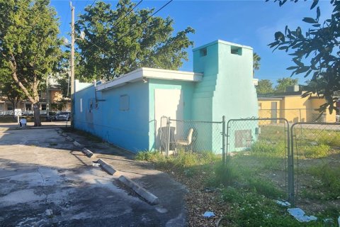Commercial property in West Palm Beach, Florida № 1489895 - photo 5