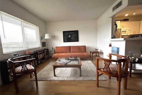 Condominio en alquiler en Fort Lauderdale, Florida, 1 dormitorio, 54.63 m2 № 1947997 - foto 2