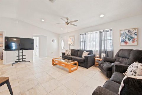 Casa en venta en Summerfield, Florida, 3 dormitorios, 154.96 m2 № 2383920 - foto 9