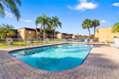 Copropriété à vendre à Miami, Floride: 2 chambres, 86.4 m2 № 1984606 - photo 29