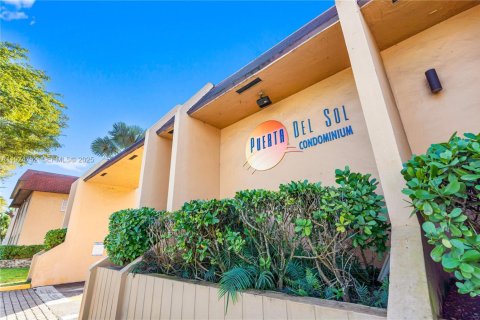 Copropriété à vendre à Miami, Floride: 2 chambres, 86.4 m2 № 1984606 - photo 1