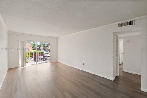 Copropriété à vendre à Miami, Floride: 2 chambres, 86.4 m2 № 1984606 - photo 5