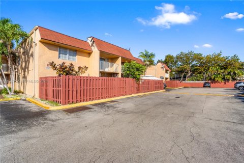 Copropriété à vendre à Miami, Floride: 2 chambres, 86.4 m2 № 1984606 - photo 30
