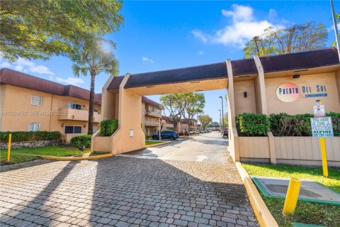 Copropriété à vendre à Miami, Floride: 2 chambres, 86.4 m2 № 1984606 - photo 2