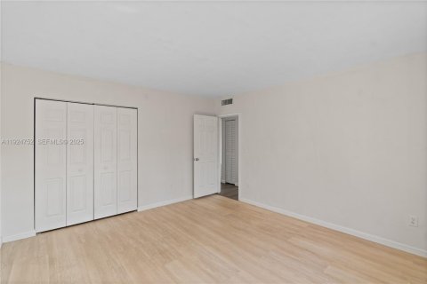 Copropriété à vendre à Miami, Floride: 2 chambres, 86.4 m2 № 1984606 - photo 15