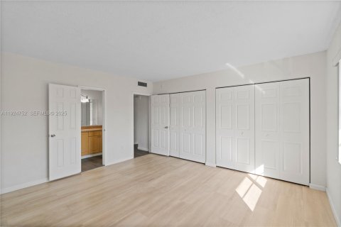 Copropriété à vendre à Miami, Floride: 2 chambres, 86.4 m2 № 1984606 - photo 18