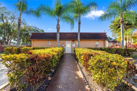 Copropriété à vendre à Miami, Floride: 2 chambres, 86.4 m2 № 1984606 - photo 28