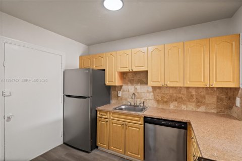 Copropriété à vendre à Miami, Floride: 2 chambres, 86.4 m2 № 1984606 - photo 11