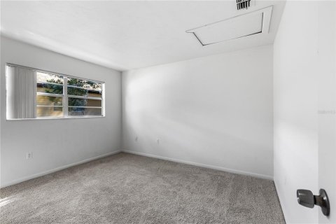 Condo in Gainesville, Florida, 2 bedrooms  № 1847519 - photo 12