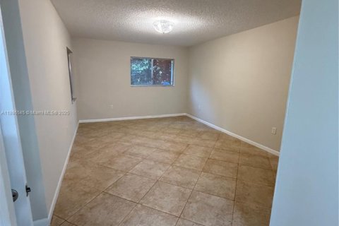 Copropriété à vendre à Pembroke Pines, Floride: 2 chambres, 142.42 m2 № 1933325 - photo 2