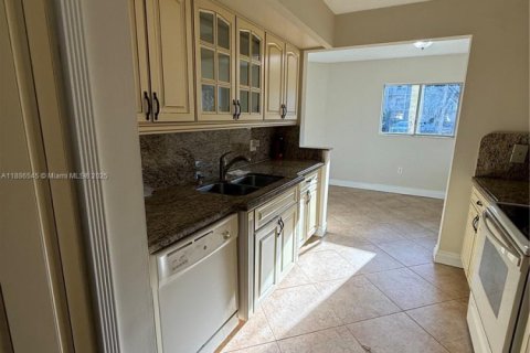 Copropriété à vendre à Pembroke Pines, Floride: 2 chambres, 142.42 m2 № 1933325 - photo 3