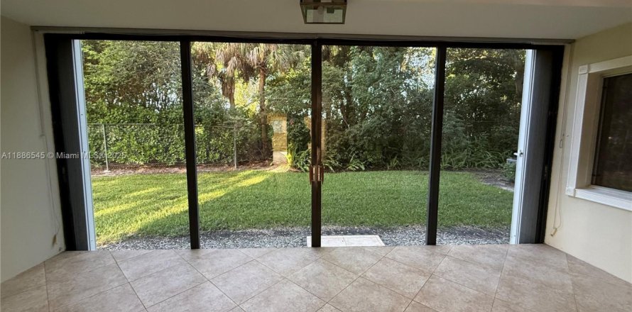 Condo à Pembroke Pines, Floride, 2 chambres № 1933325