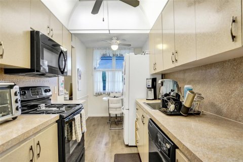 Купить кондоминиум в Плантация, Флорида 2 спальни, 94.3м2, № 1961323 - фото 7