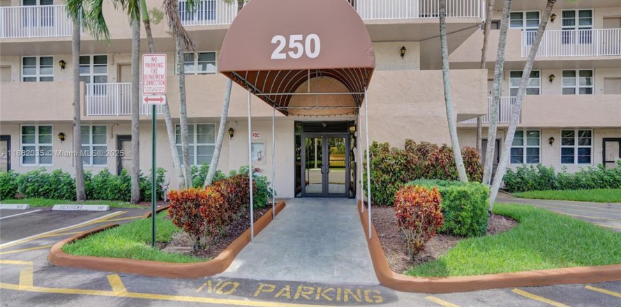 Кондоминиум с 2 спальнями в Плантация, Флорида № 1961323