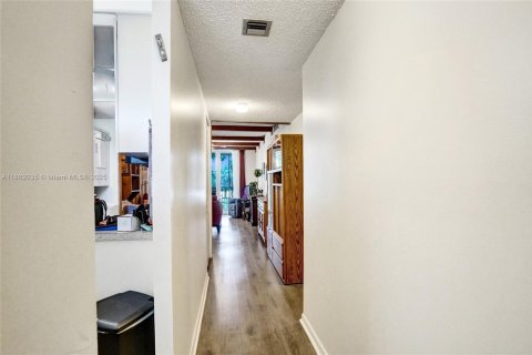 Купить кондоминиум в Плантация, Флорида 2 спальни, 94.3м2, № 1961323 - фото 4