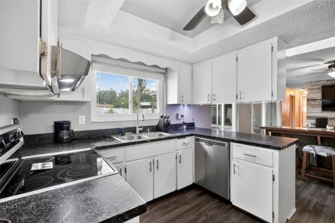 House in Ormond Beach, Florida 3 bedrooms, 156.08 sq.m. № 1916017 - photo 13