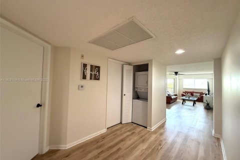 Condo in Pembroke Pines, Florida, 1 bedroom  № 1805967 - photo 4