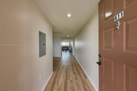 Condo in Pembroke Pines, Florida, 1 bedroom  № 1805967 - photo 2