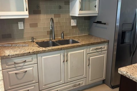 Condominio en venta en Coral Springs, Florida, 2 dormitorios, 76.64 m2 № 2047718 - foto 6