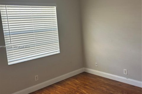 Condominio en venta en Coral Springs, Florida, 2 dormitorios, 76.64 m2 № 2047718 - foto 12