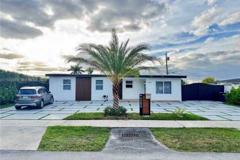 Villa ou maison à Miami, Floride 3 chambres, 119.38 m2 № 1976578