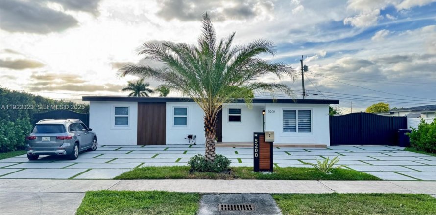 Villa ou maison à Miami, Floride 3 chambres, 119.38 m2 № 1976578