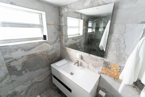 Villa ou maison à louer à Miami, Floride: 3 chambres, 119.38 m2 № 1976578 - photo 23