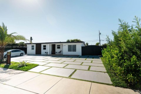Villa ou maison à louer à Miami, Floride: 3 chambres, 119.38 m2 № 1976578 - photo 3