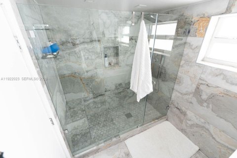 Villa ou maison à louer à Miami, Floride: 3 chambres, 119.38 m2 № 1976578 - photo 24